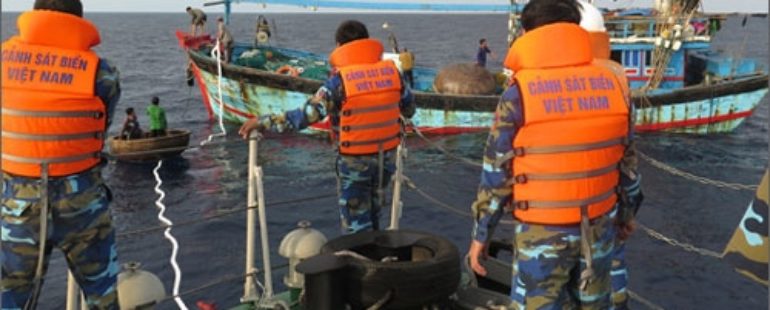 Fishermen on two stranded boats rescued